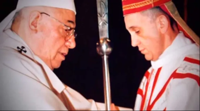 OrdenacionEpiscopalDeMonsJorgeMarioBergoglio_Cortesiahermano_jesuita_argentino_Mario_Rafael_Rausch_120517.jpg ?? 