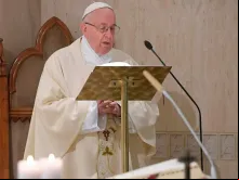 Papa Francisco na capela da Casa Santa Marta.