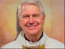 Padre Eduardo Dougherty.
