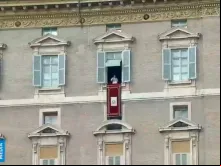 Palácio Apostólico durante a oração do Ângelus.