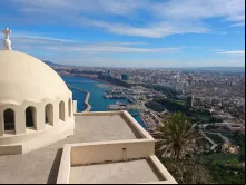 Vista de Orã do santuário de Notre Dame de Santa Cruz.