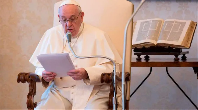 Papa-Francisco-AG-Biblioteca-Vatican-Media-04112020_1.jpg ?? 