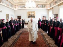 O papa juntamente com os bispos ses durante a recente visita ad limina.
