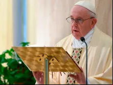 Papa Francisco durante a Missa em Santa Marta.
