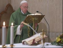 Papa Francisco durante a Missa na Casa Santa Marta.