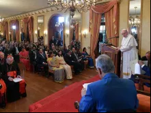Papa fala às autoridades de Maurício.