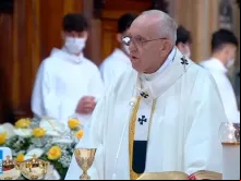 Papa na missa pelo DOmingo da Divina Misericórida em Roma.