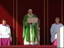 Papa presidiu a Missa pelos migrantes e refugiados.
