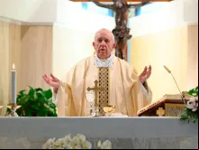 O Papa Francisco celebra a Missa em Santa Marta.