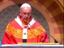 Papa Francisco pronuncia a homilia.