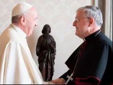 Dom Giambattista Diquattro com o Papa em uma imagem de arquivo.