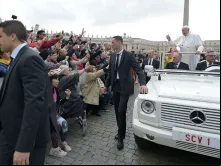 Papa Francisco na Praça de São Pedro.