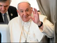 O papa Francisco durante a entrevista coletiva no voo de volta a Roma