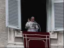 O Papa durante a oração do Ângelus.
