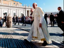Papa Francisco antes de começar a Audiência. Foto Daniel Ibáñez