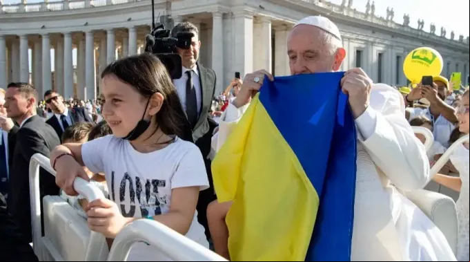 PapaBanderaUcraina.jpg ?? 