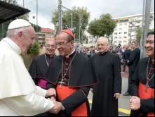 Papa chegando à paróquia do Santíssimo Sacramento no bairro Tor de 'Schiavi, Roma