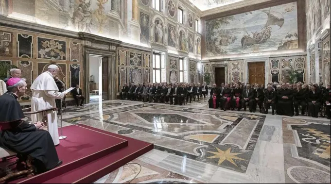 PapaConCofradiaVirgenDeLaCintaTortosa_VaticanMedia.jpg ?? 