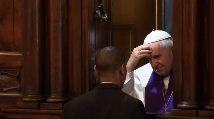 PapaConfiesaCleroRoma_2019_VaticanMedia.jpg ?? 