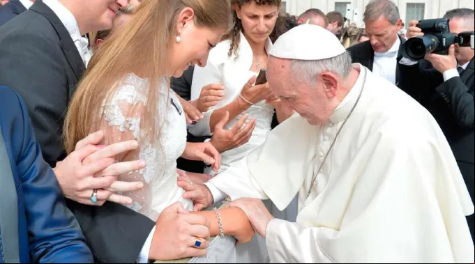 PapaEmbarazadauadienciaG27Osservatore.jpg ?? 