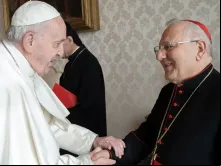 O Papa com o Cardeal Sako no Vaticano em 2020.