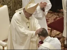 Imagem referencial. Papa Francisco em ordenação sacerdotal de 2019.