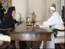 Patriarca Bartolomeu e Papa Francisco no Vaticano. Crédito: Vatican Media