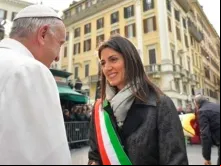 Papa Francisco com a prefeita de Roma, Virginia Raggi, em um encontro em 2018.