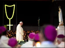 Papa Francisco reza em Fátima.