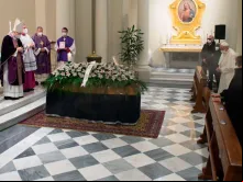 Papa Francisco no funeral do doutor Fabrizio Soccorsi. Crédito: Vatican Media