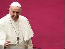 Papa Francisco chegando à Sala Paulo VI para a Audiência Geral.