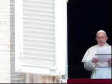 Papa durante a oração do Ângelus.
