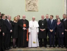 Papa durante audiência com jornalistas.