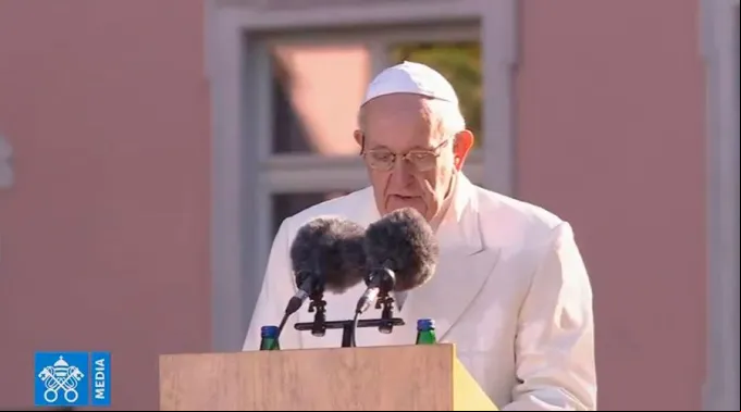 PapaFranciscoEncuentroAutoridadesEstonia_Youtube_25092018.jpg ?? 