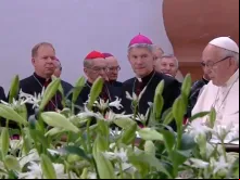 Papa durante o encontro com os sacerdotes.