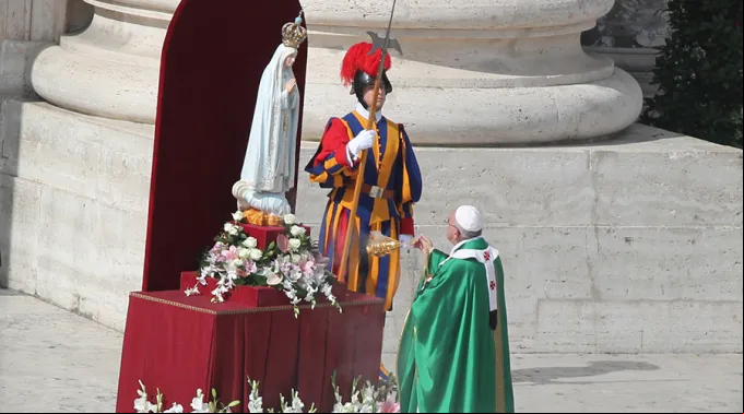 PapaFranciscoFatima_LaurenCater_050517.jpg ?? 