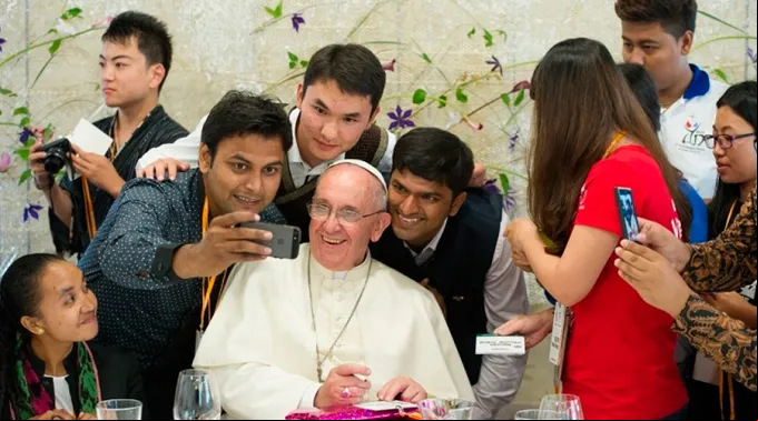PapaFranciscoJovenes_LOsservatoreRomano_01122016_1.jpg ?? 