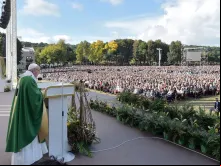 Papa pronuncia sua homilia.