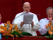 Papa Francisco lendo sua mensagem de páscoa neste 21 de abril.