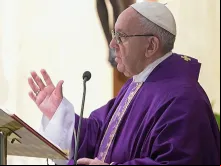 Papa Francisco durante a Missa na Casa Santa Marta.