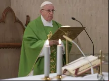 Papa durante a Missa na Casa Santa Marta.