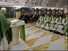 Papa Francisco durante a Missa na Casa Santa Marta.