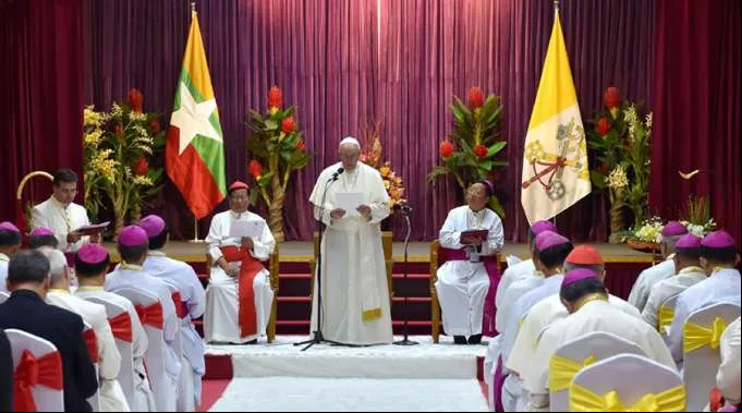 PapaFranciscoObisposMyanmar_LOR_29112917.jpg ?? 