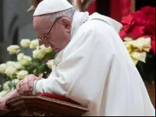 Papa Francisco em oração.