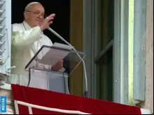 Papa Francisco se dirige aos fiéis na Praça de São Pedro.