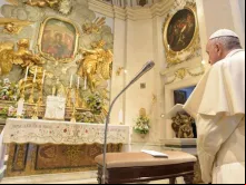 Papa Francisco durante a oração do Terço.