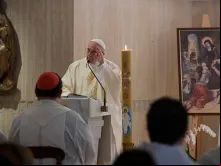 Papa Francisco durante a homilia na Casa Santa Marta 