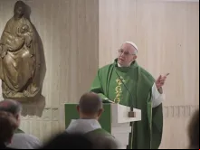 Papa Francisco durante a missa na capela da Casa Santa Marta.