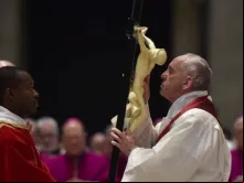 Papa Francisco na Sexta-feira Santa de 2018. Crédito: Vatican Media