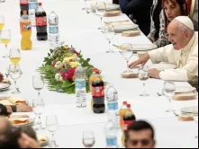 Imagem referencial. Papa Francisco almoça com os pobres no Vaticano.